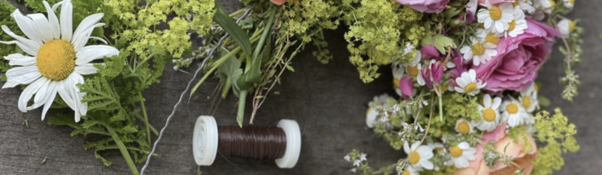 Sommerkräuter- und Blütenkranz